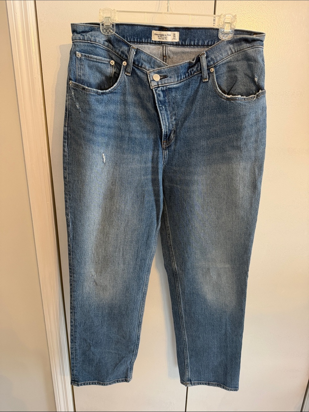 Abercrombie & Fitch Women’s Medium Blue Straight Jeans Short